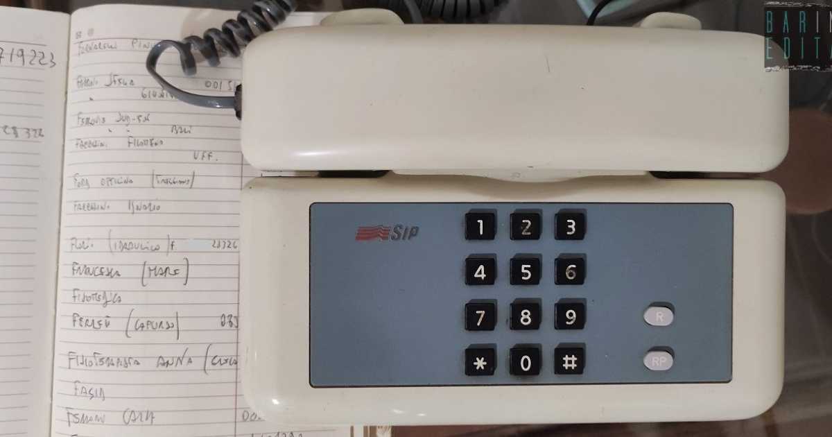 Telefono fisso, cabine e bigliettini: ecco come ci si organizzava un tempo nel mondo senza cellulari